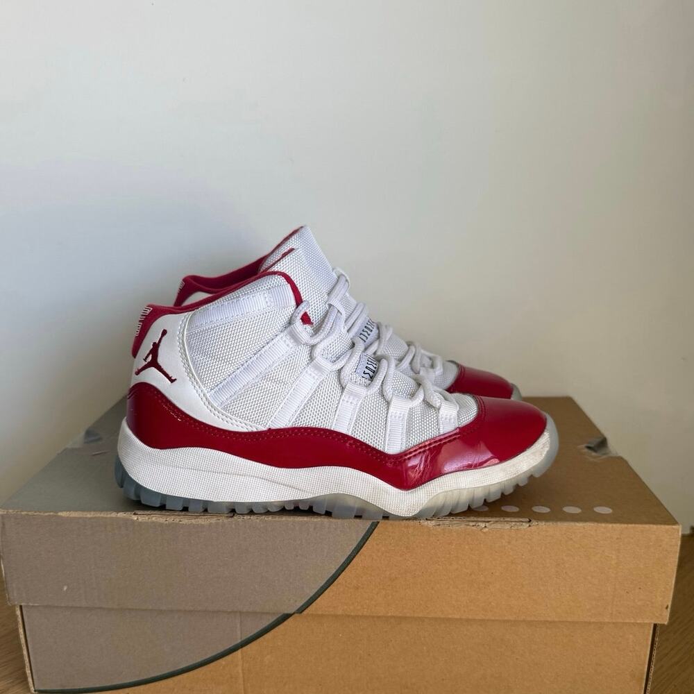 Nike Air Jordan 11 Retro ‘Cherry’ Kids Sneakers- SZ 2 Y - Picture 2 of 15